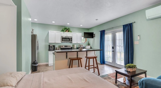 Quiet And Comfy Studio Apartment In South Bend, Minutes From Notre Dame! Pet Friendly! Apts, Buchen Sie Ferienwohnung South Bend Bundesstaat Indiana