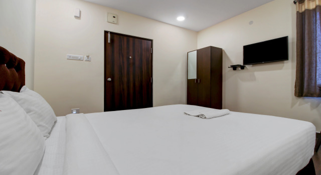 Oyo 27844 Seven a Luxury Hotel, Забронировать Отель Отели Секундерабад 3 звезды, 3*