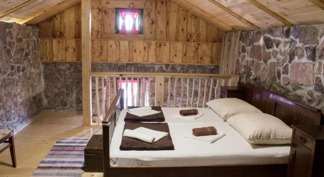 Solovi Dvori, Book Hotel Karlobag Lika-Senj County