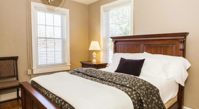 Люкс Deluxe James Buchanan Hotel, Trademark Collection by Wyndham