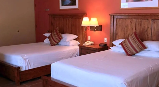 Четырёхместный номер Standard Gold Canyon Golf Resort