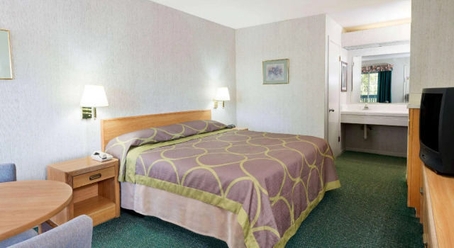 Двухместный номер Standard Super 8 by Wyndham Auburn