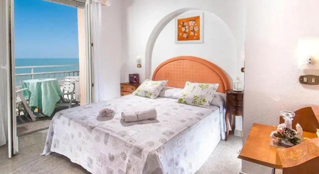 Двухместный номер Standard с балконом и с видом на море Mayflower Beach Hotel