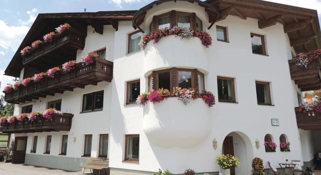 Stunning Apartment in St. Anton With 2 Bedrooms, Забронировать Апартаменты/квартира Апартаменты Санкт-Антон-ам-Арльберг, рядом с Горнолыжный курорт Арльберг, Апартаменты/квартира