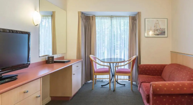 Номер Executive The Waverley International Hotel