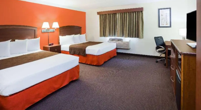 Четырёхместный номер Deluxe AmericInn by Wyndham Ironwood