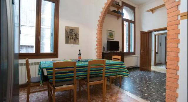 Balcone sul canale, Забронировать Отель Санта-Кроче Венеция, рядом с Памятник Бартоломео Коллеони
