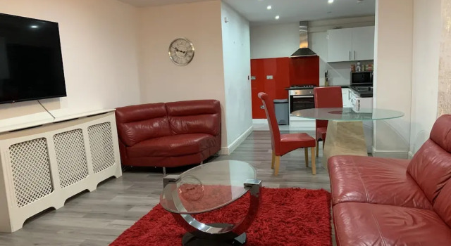 Коттедж Inviting 2-bed Fully Furnished House-high Wycombe