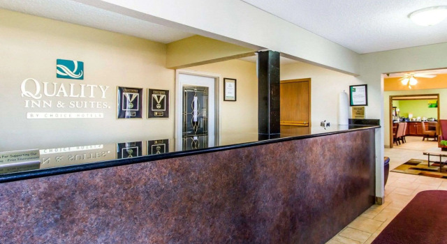 Quality Inn & Suites, Prenota Hotel Hotel a Iowa con piscina, Piscina