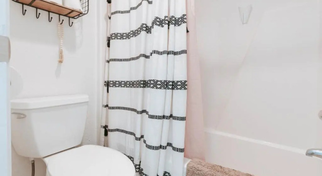 Коттедж Stylish Waterfront Townhouse with Boat Slip, Pet Friendly