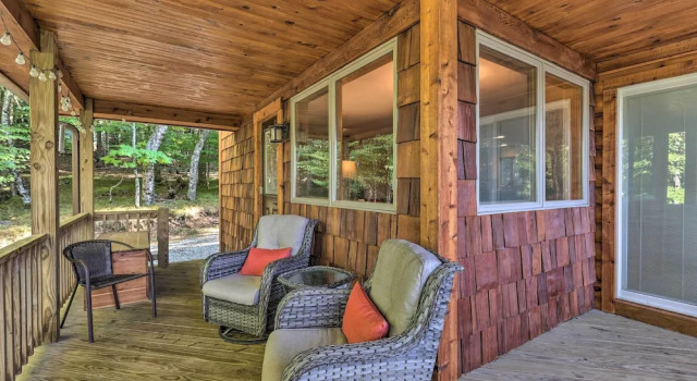 2 Mi to Beech Mtn Resort: Cabin w/ Deck & Grill!