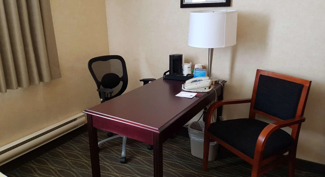 Четырёхместный номер Standard Best Western Plus Durham Hotel & Conference Centre
