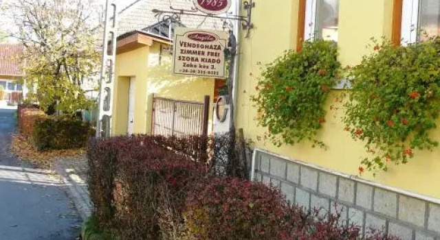 Angéla Vendegház, Rezerwuj Hotel Hotele w Košický kraj z parkingiem, Parking