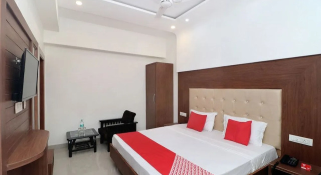 Oyo 18504 Hotel Safari, Varaa Hotelli Chandigarh 