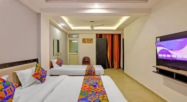 FabHotel Stay Inn I, Забронировать Отель Нойда штат Уттар-Прадеш