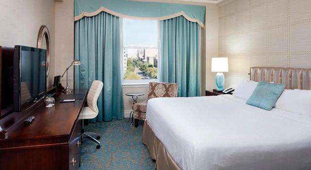 Standard Double room with city view Delta Hotels by Marriott Bessborough