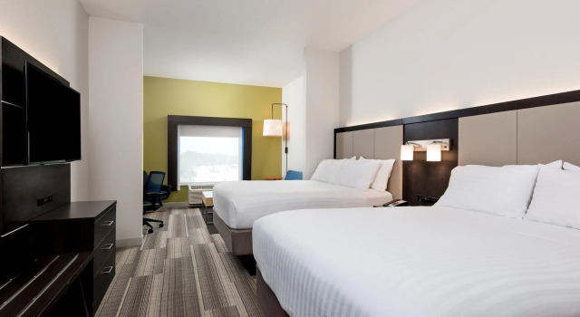 Четырёхместный номер Standard Holiday Inn Express & Suites Lakeland South by IHG