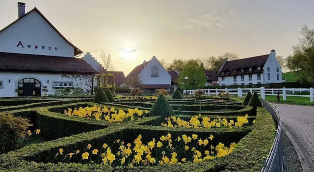 Hofgut Albführen - Hotel & Restaurant, Забронировать Отель Деттигхофен 
