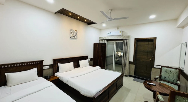 Hotel Tirth by Sonu Cafe