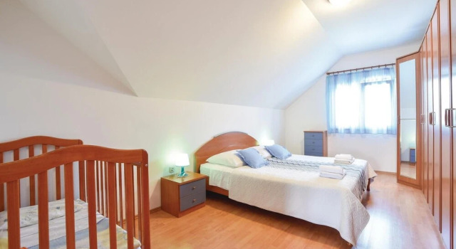 Stunning Home in Dugopolje With Wifi and 4 Bedrooms