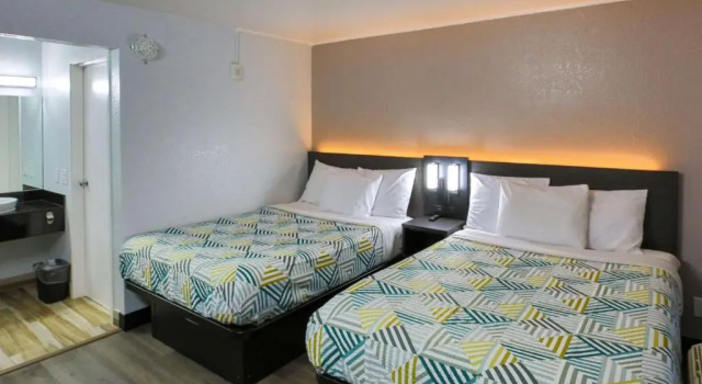 Четырёхместный номер Standard Motel 6-Sacramento, CA - Old Sacramento North