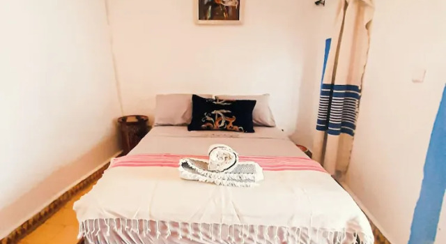 Immaculate 5-bed House in Chefchaouen, Rezerwuj Dom wakacyjny Hotele w Tanger-Tetouan z parkingiem, Parking