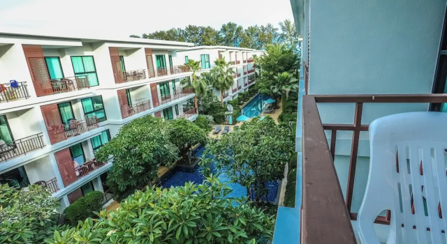 Chic Condo Just 100m from the Shore c130