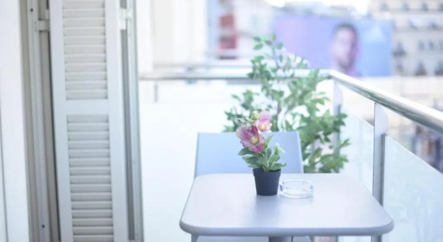 Апартаменты с балконом You Stylish City Center Apartments