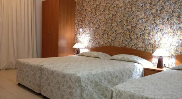 Habitación triple Estándar con balcón y con vista al mar Palates Hotel