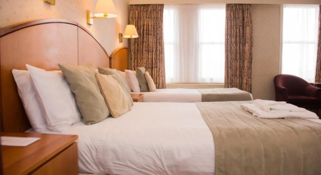 Трёхместный номер Standard Crown & Mitre Hotel