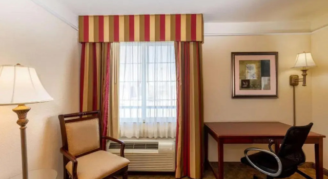 Четырёхместный номер Standard La Quinta by Wyndham Dodge City