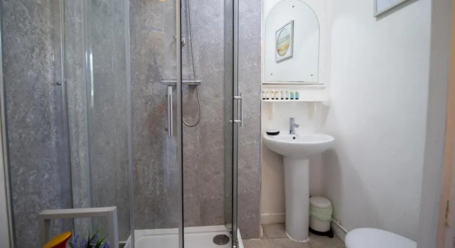 Апартаменты с 2 комнатами Longfield Apartment by Southwest Rooms - Free Parking & Netflix