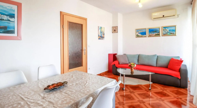 Simplistic Apartment in Malinska near Sea, Забронировать Апартаменты/квартира Отели Малинска с парковкой, Парковка
