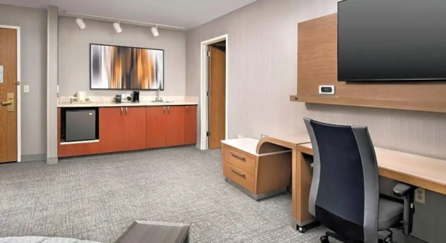 Двухместный люкс c 1 комнатой Courtyard by Marriott Portland Hillsboro
