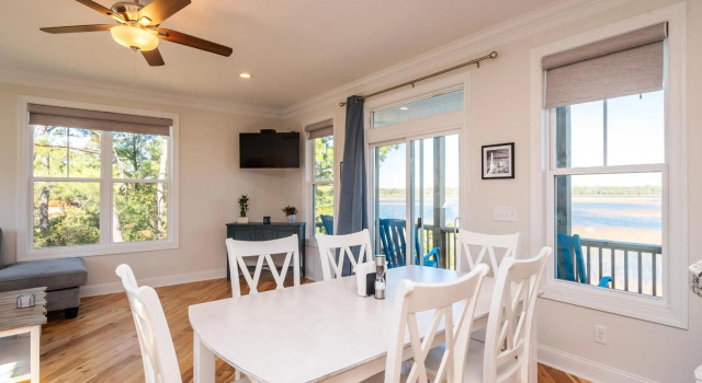 Intracoastal Views by Oak Island Accommodations, Забронировать Отель Остров Оук Северная Каролина