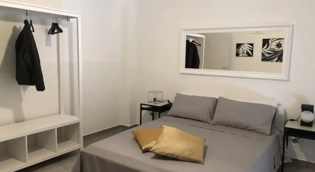 21 Holiday House