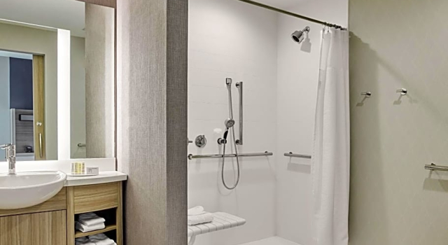 Двухместный люкс Roll-In-Shower Accessible SpringHill Suites by Marriott Chicago Chinatown