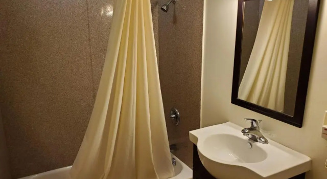 Четырёхместный номер Standard Economy Inn