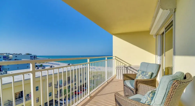 Апартаменты с 2 комнатами с балконом Waterfront Condo w/ Patio & Pool on Madeira Beach!