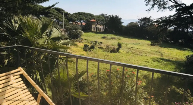 Трёхместный номер Standard с балконом Villa à proximité de la plage de lalmanarre