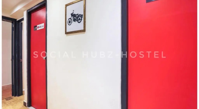 Кровать в общем номере (мужской номер) The Hubz Hostel