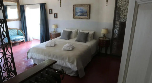 Justin de Provence, Book Hotel Hoteller i Vaucluse med parkering, Parkering