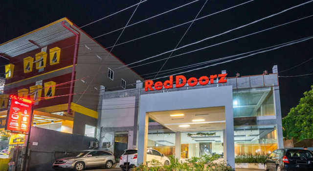 RedDoorz near Bahu Mall Manado, Prenota Affittacamere Hotel a Sulawesi con parcheggio, Parcheggio