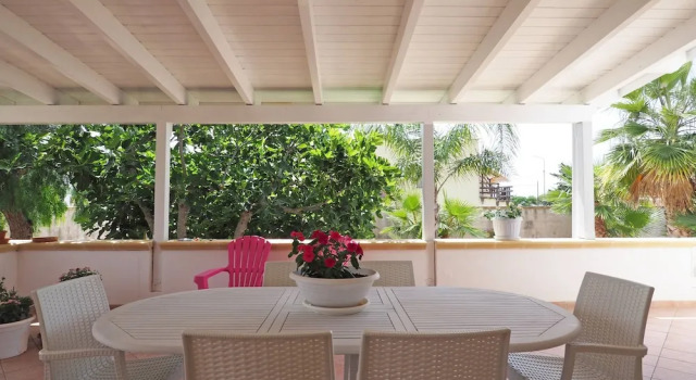 Villa Bellavista in Torre Suda, Buchen Sie Villa Hotels in Racale mit Parkplatz, Parkplätze