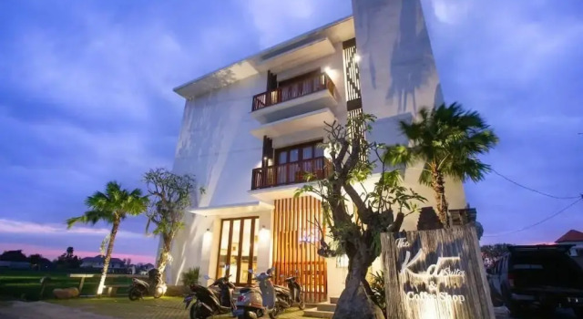 The Kd Suites & Coffee Shop, Book Hotel Hotels in Cemagi with a Pool, Swimming Pool