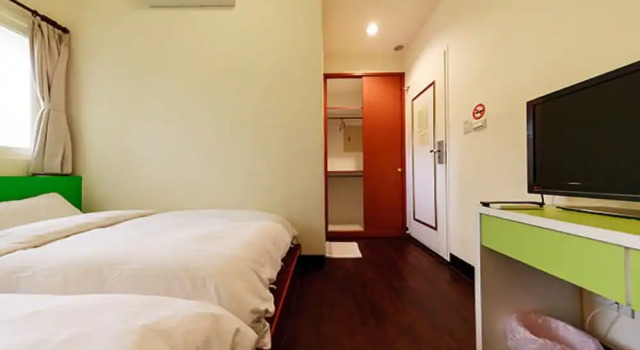 Economy Twin room Backpacker B&B