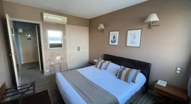 Трёхместный клубный номер Standard The Originals City, Hôtel Napoléon, La Roche-sur-Yon