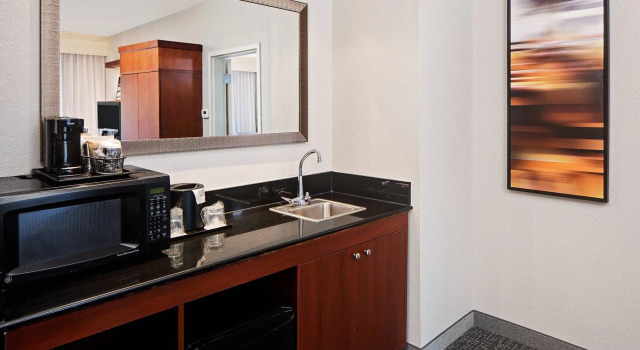 Двухместный люкс c 1 комнатой Courtyard by Marriott Pittsburgh West Homestead Waterfront