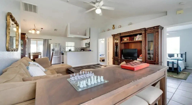 Fenced Yard & Game Room: Family Home in Kissimmee!, Book Feriehus Villaer i Florida, Villa