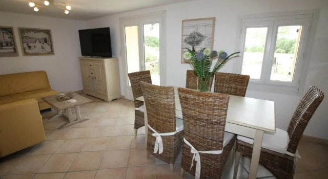 Luberon House between Lourmarin & Cucuron, Book Hotel Cucuron Luberon